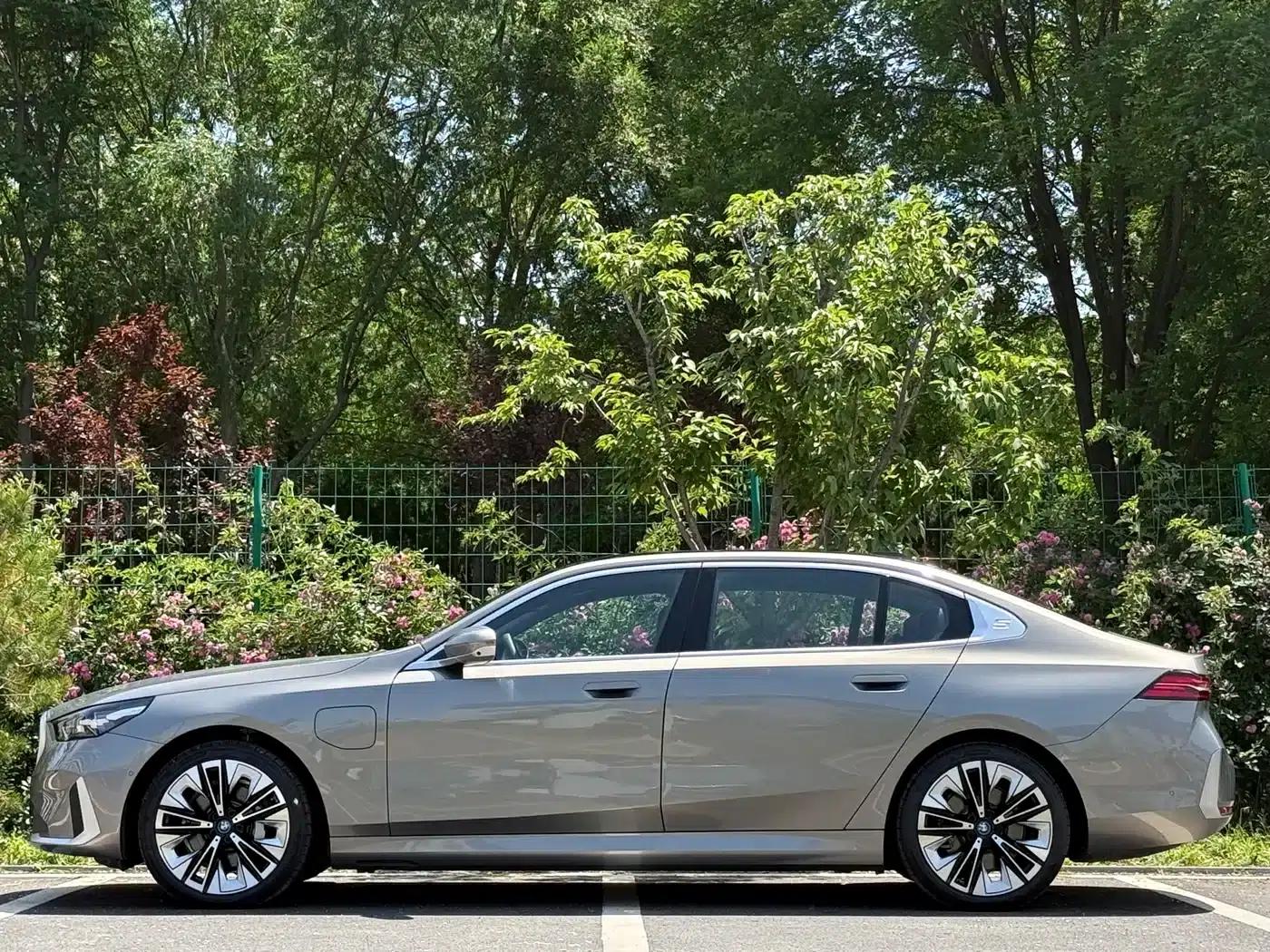 BMW i5 2024 eDrive 35L Premium Luxury Package — миниатюра 35