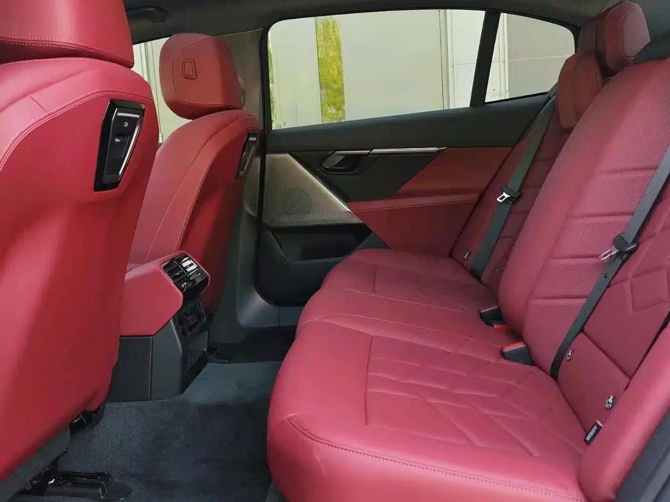 BMW i5 2025 eDrive 35L M Sport Package — миниатюра 11