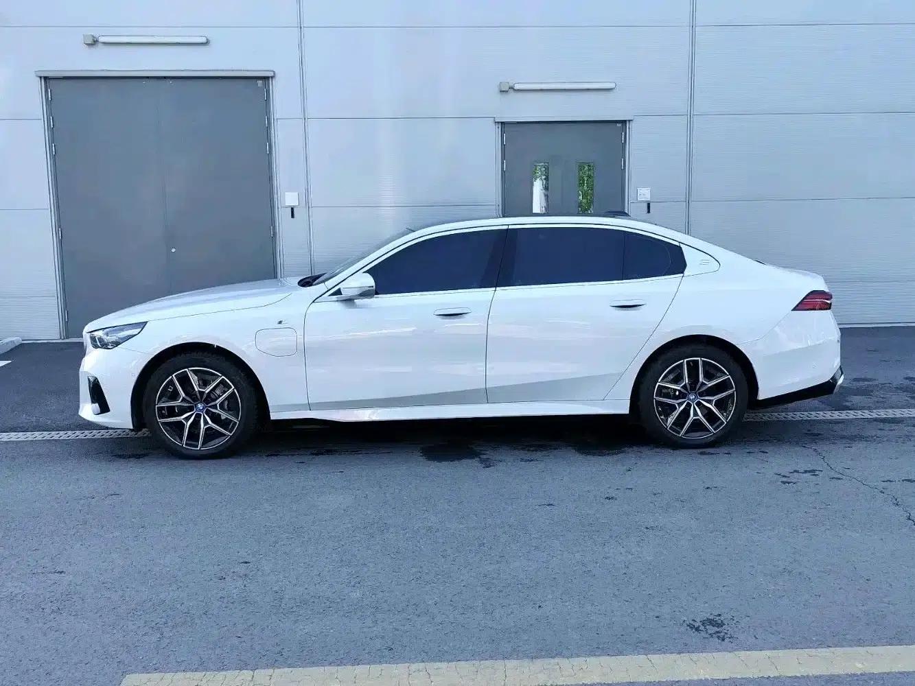 BMW i5 2025 eDrive 35L M Sport Package — миниатюра 4