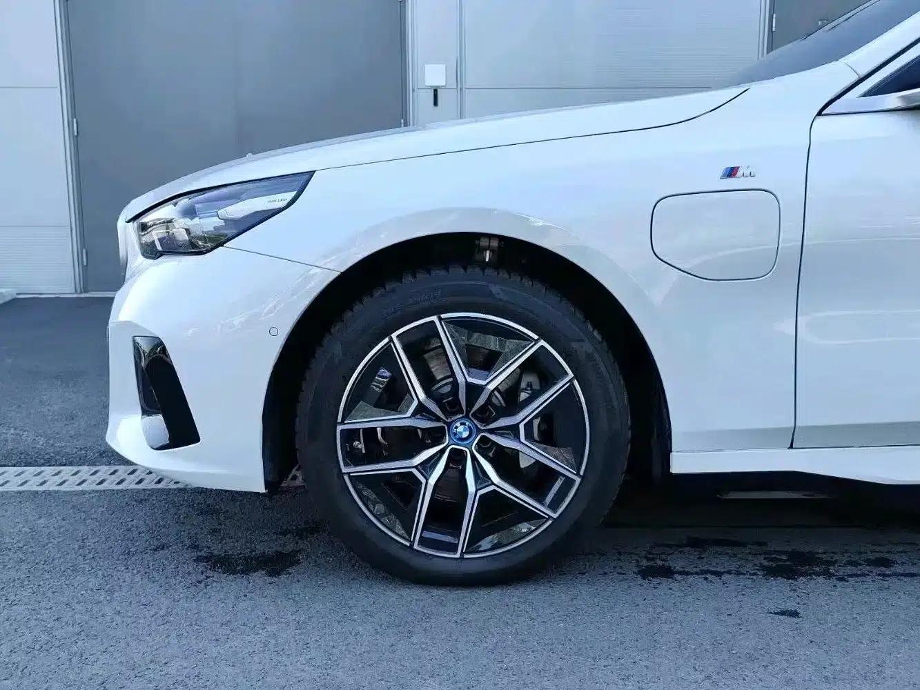 BMW i5 2025 eDrive 35L M Sport Package — миниатюра 6