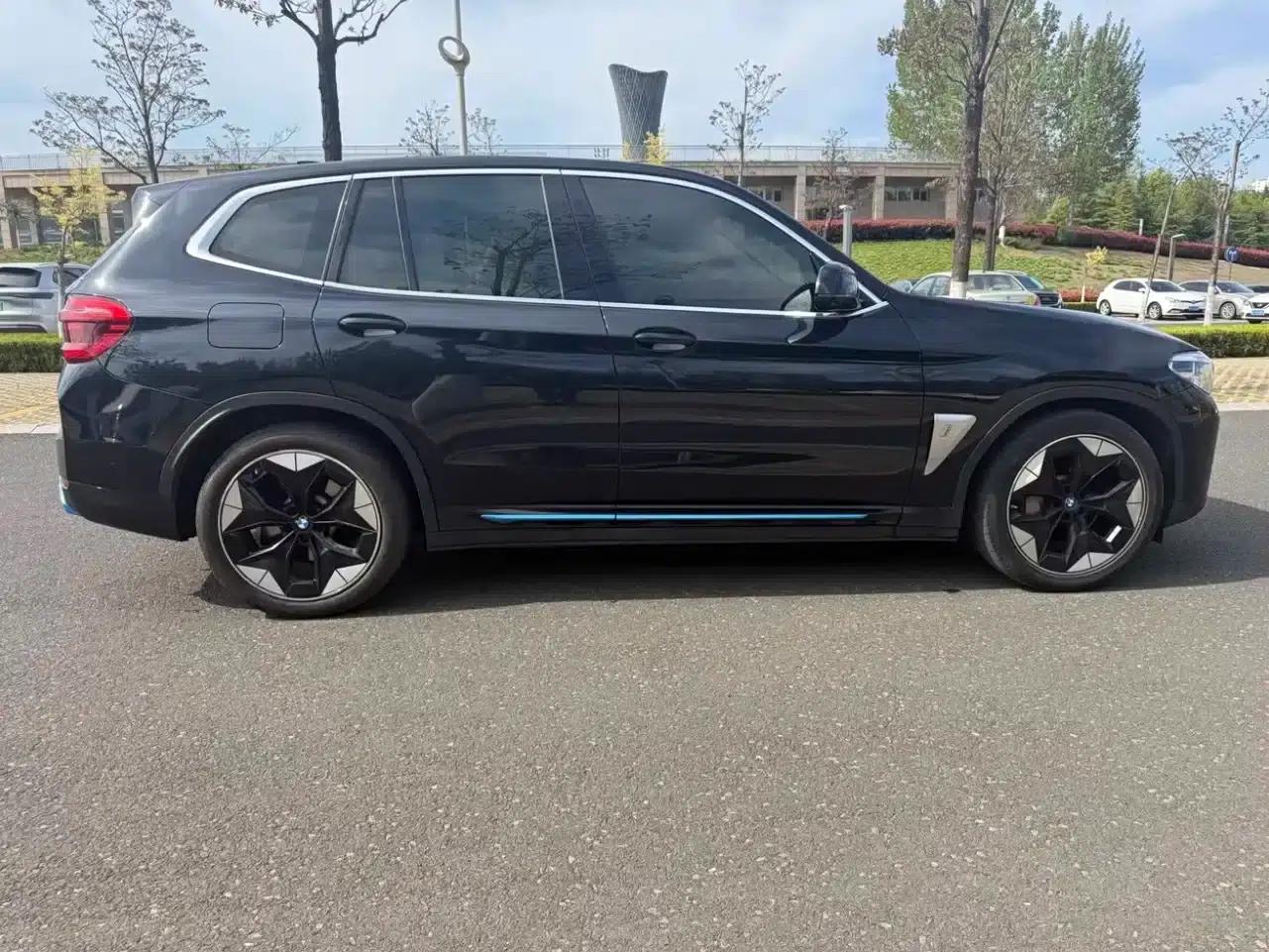 BMW iX3 2021 Facelift - Pioneer Edition — миниатюра 3