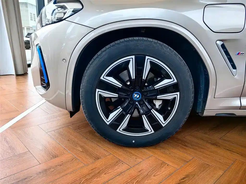 BMW iX3 2022 Leading Edition — миниатюра 11