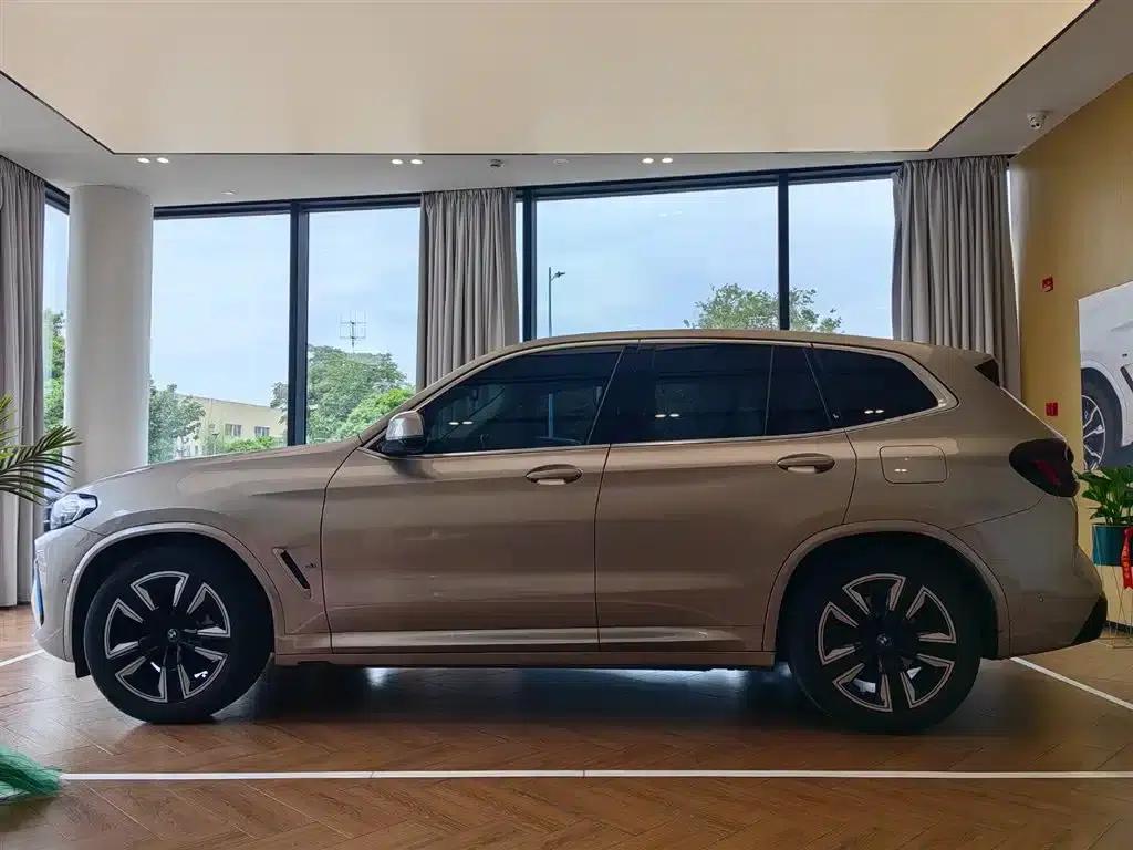 BMW iX3 2022 Leading Edition — миниатюра 3
