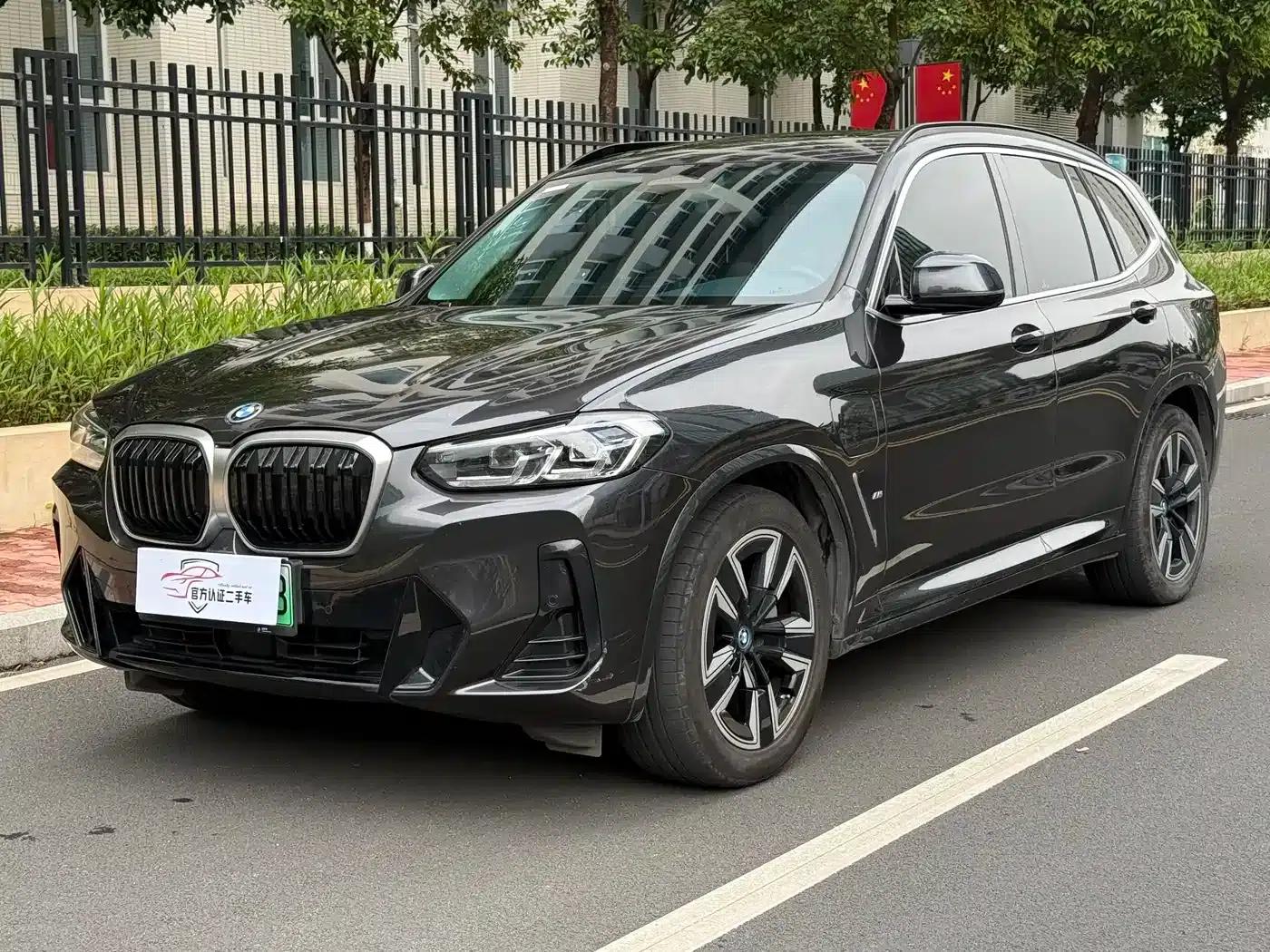 BMW iX3 2023 Leading Edition — миниатюра 1