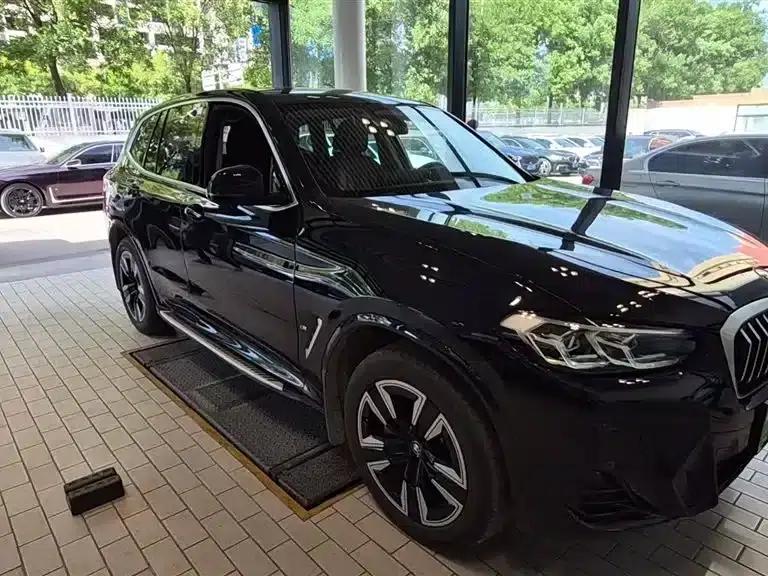BMW iX3 2022 Facelift Leading Edition — миниатюра 2