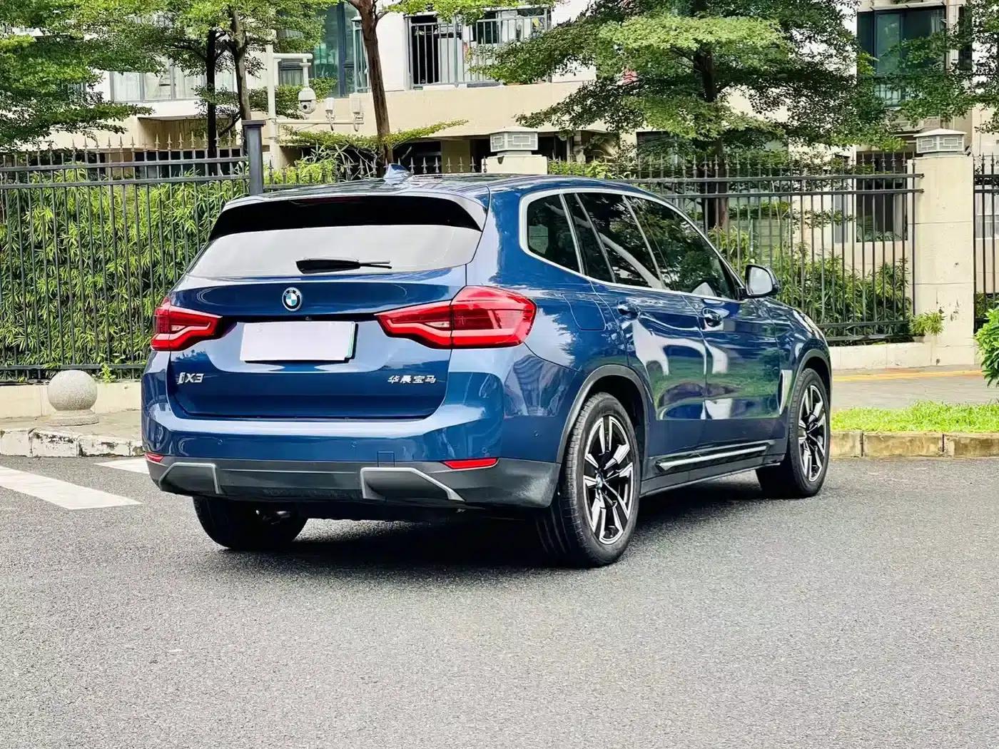 BMW iX3 2021 Leading Edition — миниатюра 8