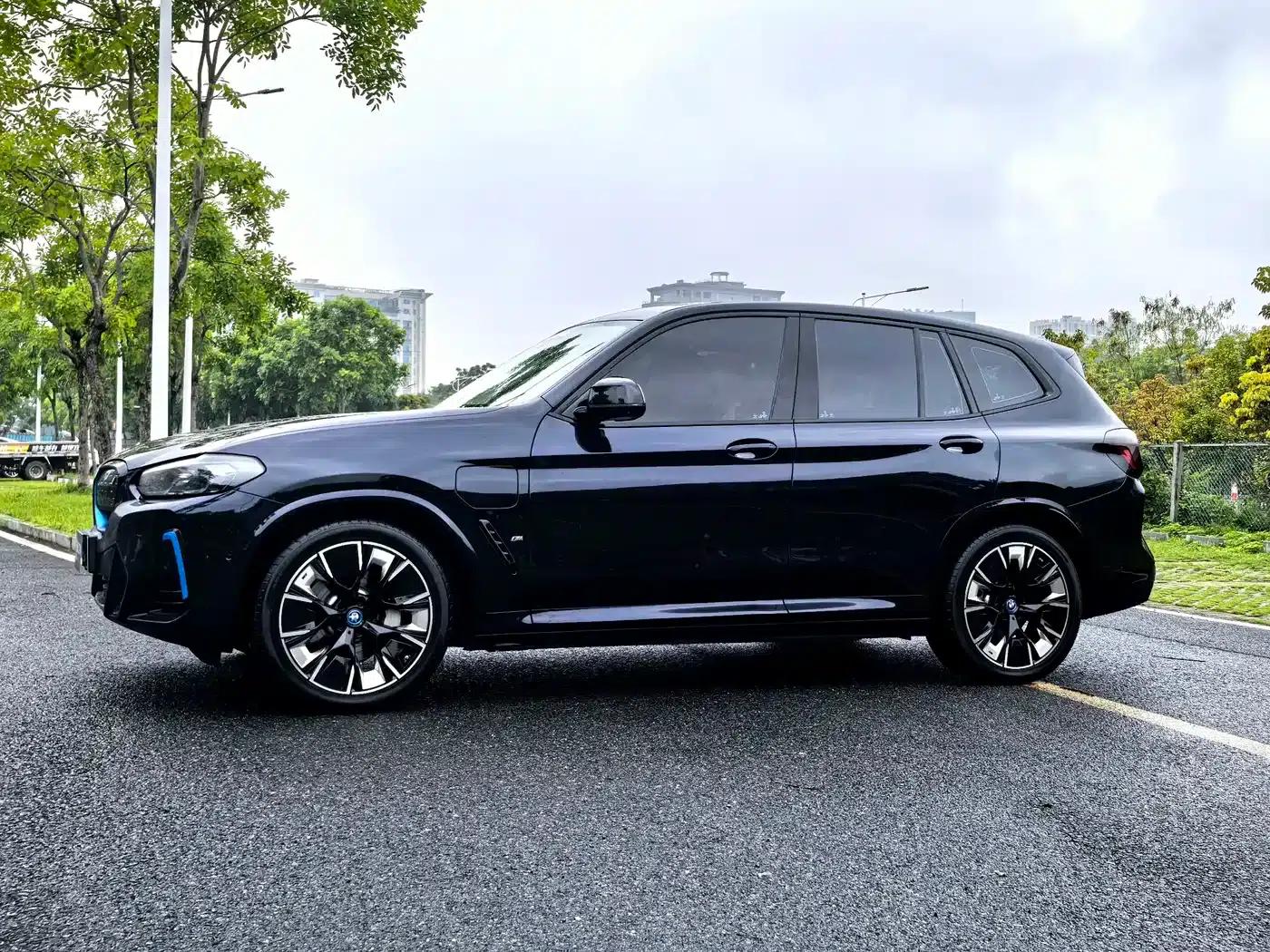 BMW iX3 2022 Leading Edition — миниатюра 3