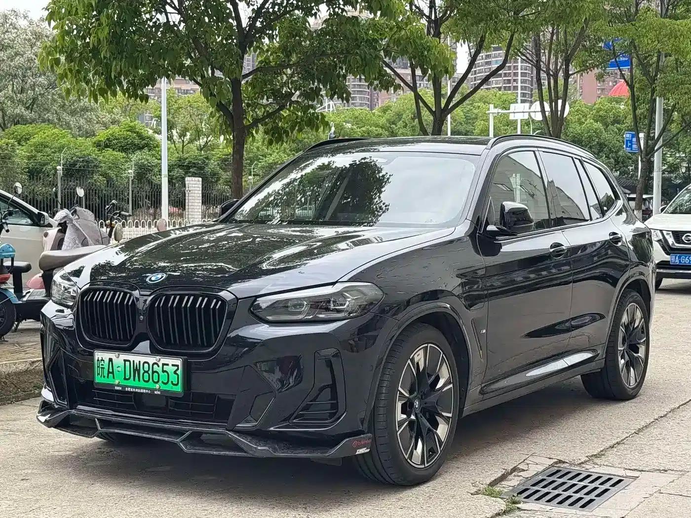 BMW iX3 2023 Leading Edition — миниатюра 1