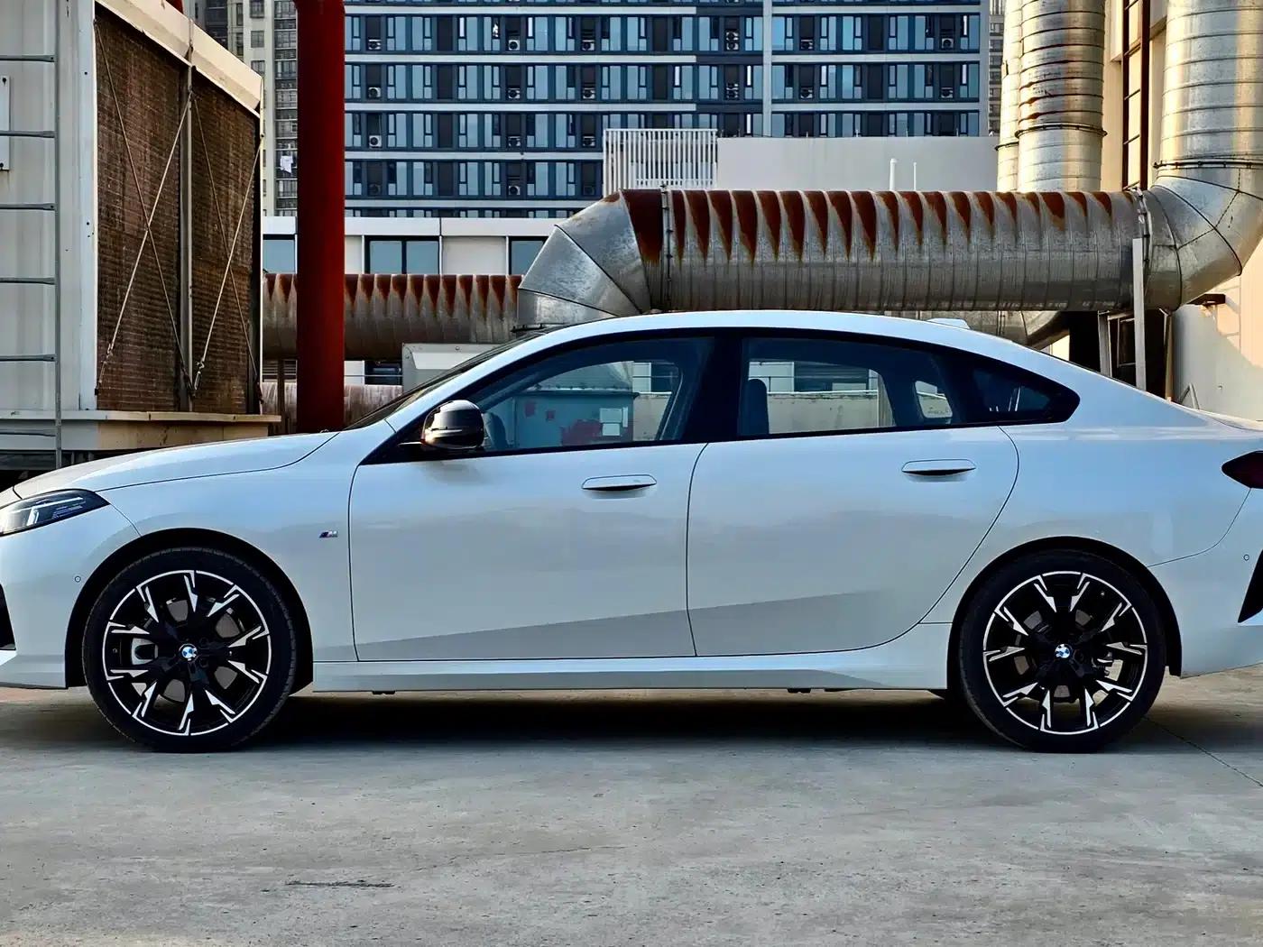 2025 BMW 2 Series 225L M Sport Shadow Edition — миниатюра 3