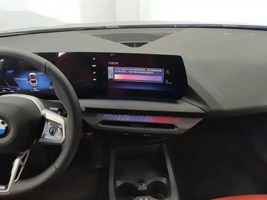 2025 BMW 2 Series 225L M Sport Shadow Edition — миниатюра 13
