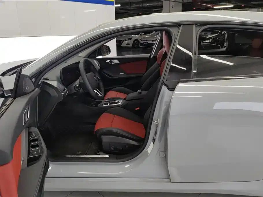 2025 BMW 2 Series 225L M Sport Shadow Edition — миниатюра 9