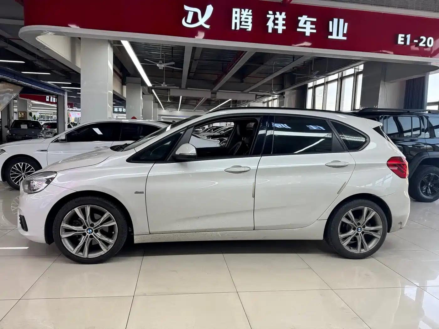 2016 BMW 2 Series Gran Tourer 218i Sport Design Package — миниатюра 4