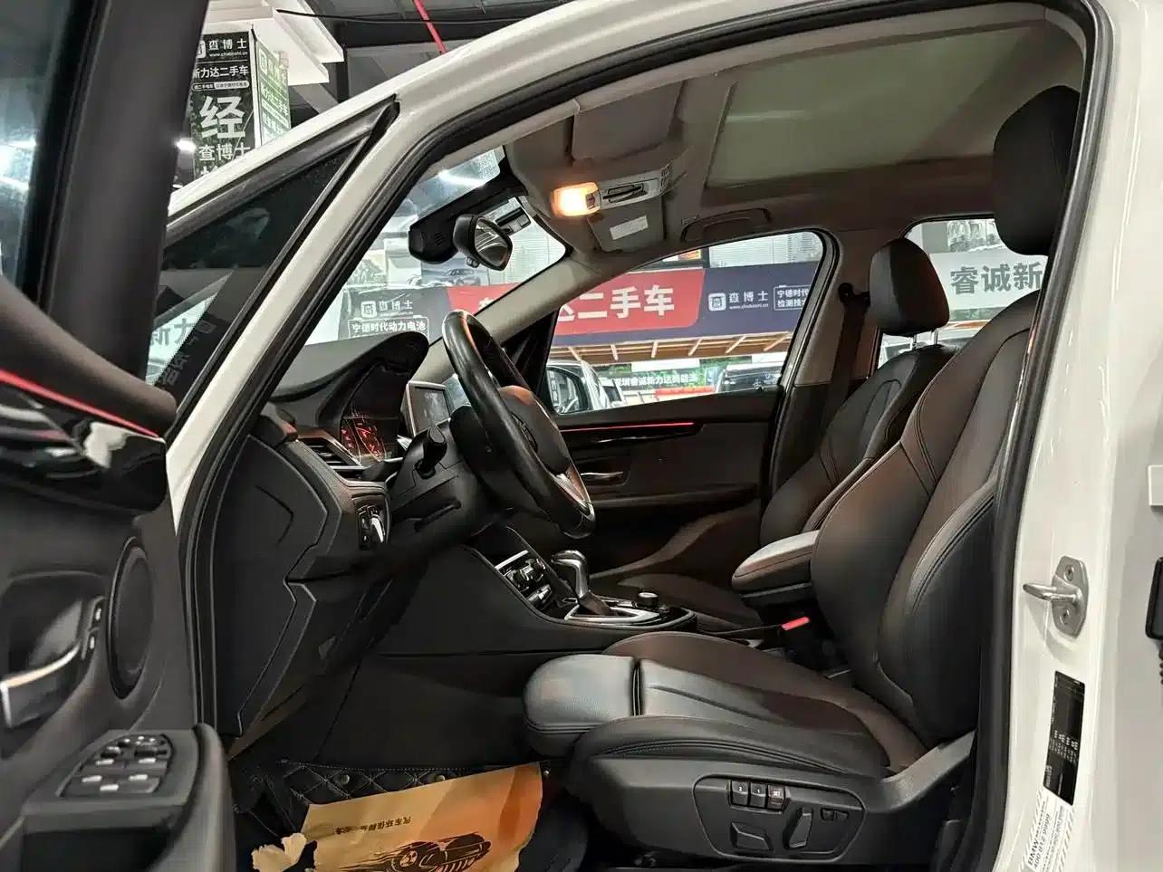 2016 BMW 2 Series Gran Tourer 218i Sport Design Package — миниатюра 10
