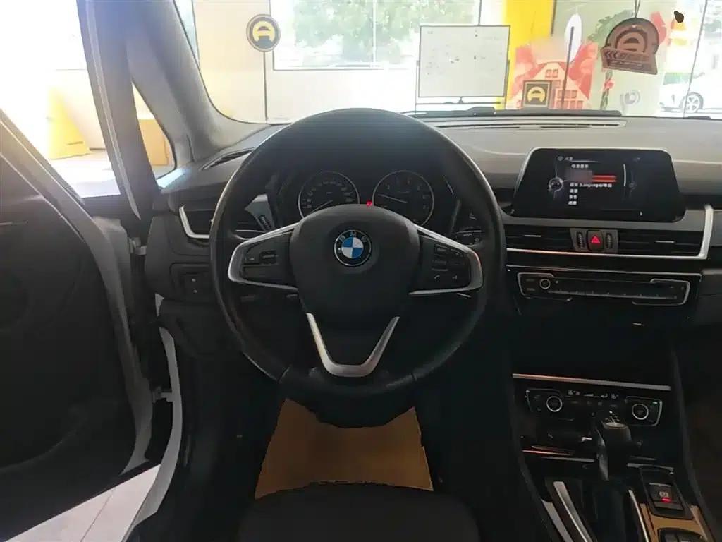 2016 BMW 2 Series Gran Tourer 218i Sport Design Package — миниатюра 11