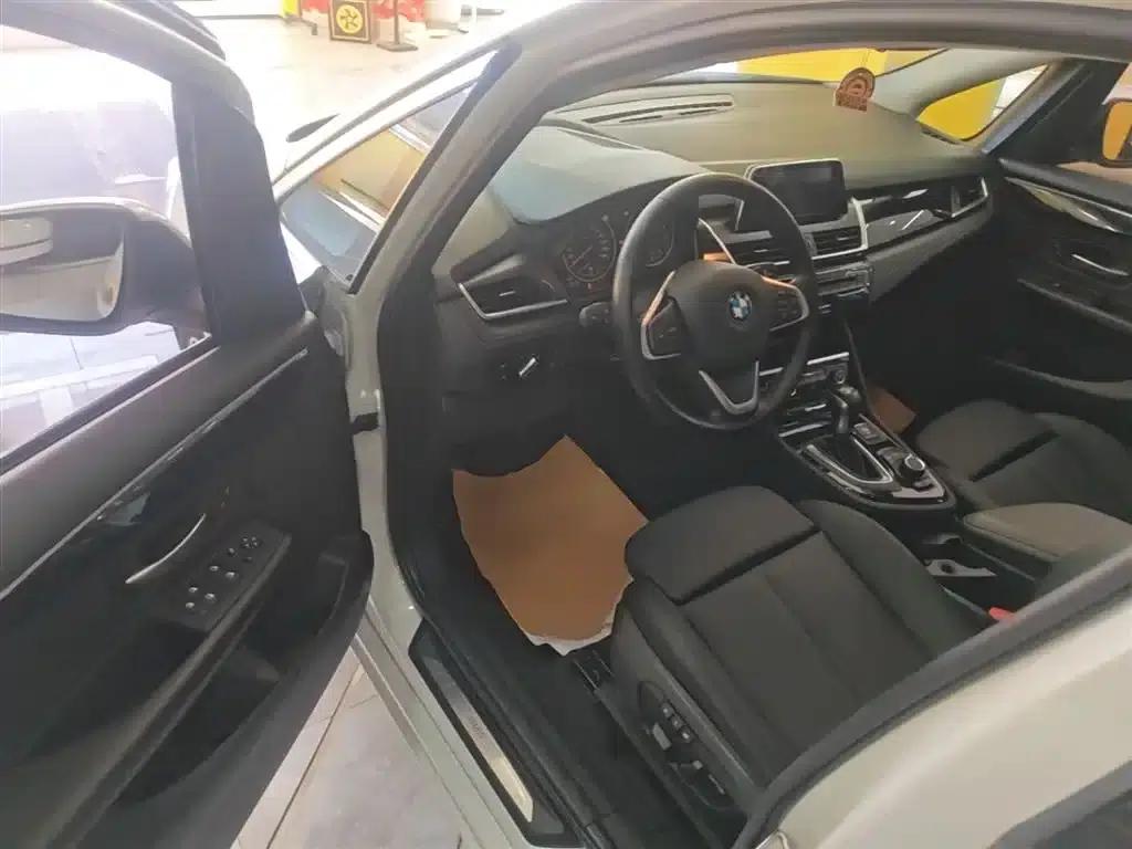 2016 BMW 2 Series Gran Tourer 218i Sport Design Package — миниатюра 16