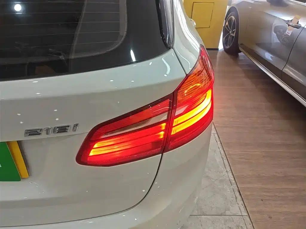 2016 BMW 2 Series Gran Tourer 218i Sport Design Package — миниатюра 8
