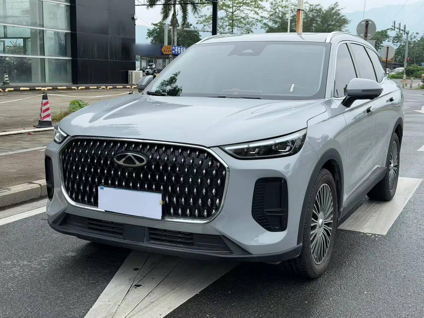 Chery Tiggo 8 L 2024 2.0T Two-Wheel Drive Luxury Edition 5 Seats — миниатюра 1