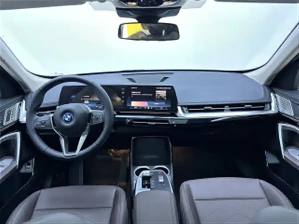 BMW iX1 2025 eDrive25L X Design Package — миниатюра 6
