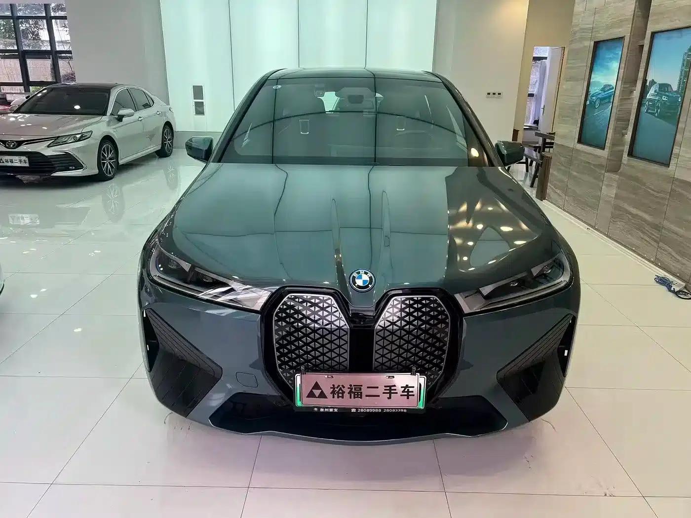 BMW iX 2022 xDrive40 — миниатюра 2