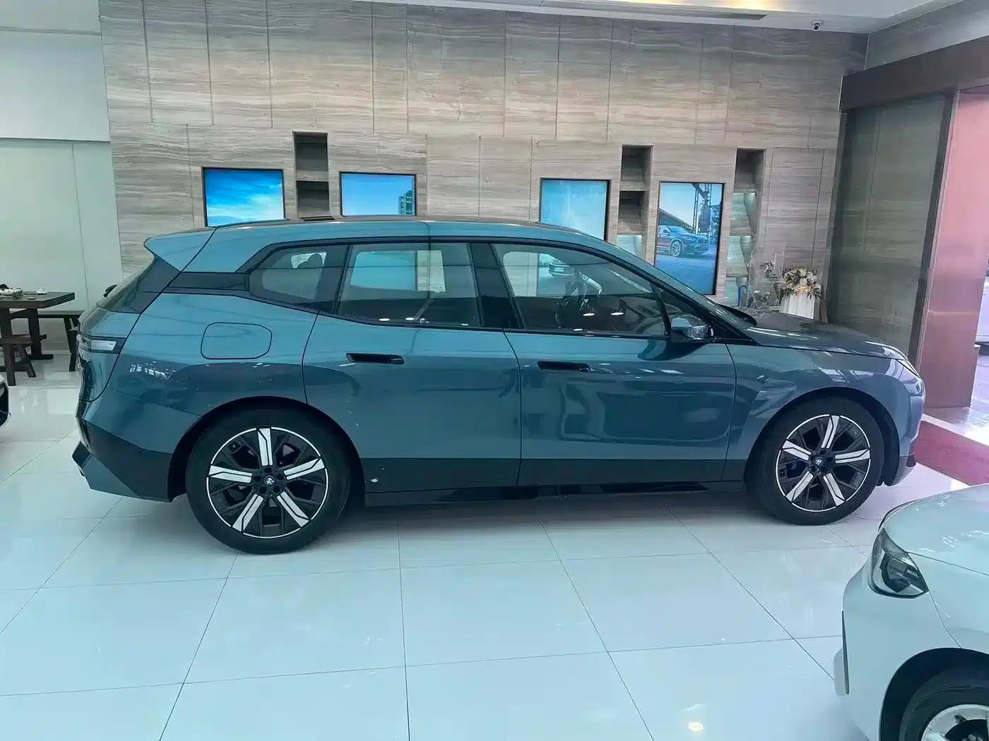 BMW iX 2022 xDrive40 — миниатюра 3