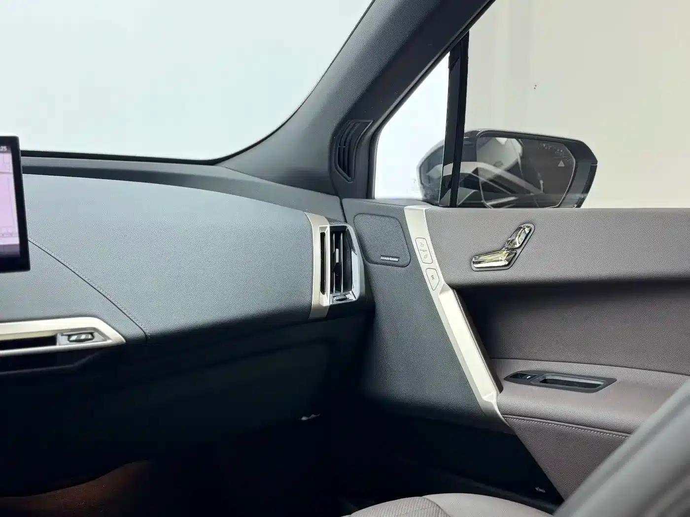 BMW iX 2023 Facelift xDrive40 — миниатюра 17