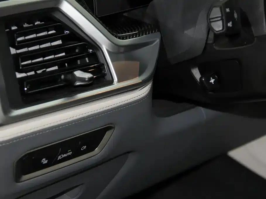 2023 BMW X7 M60i xDrive M60i — миниатюра 24