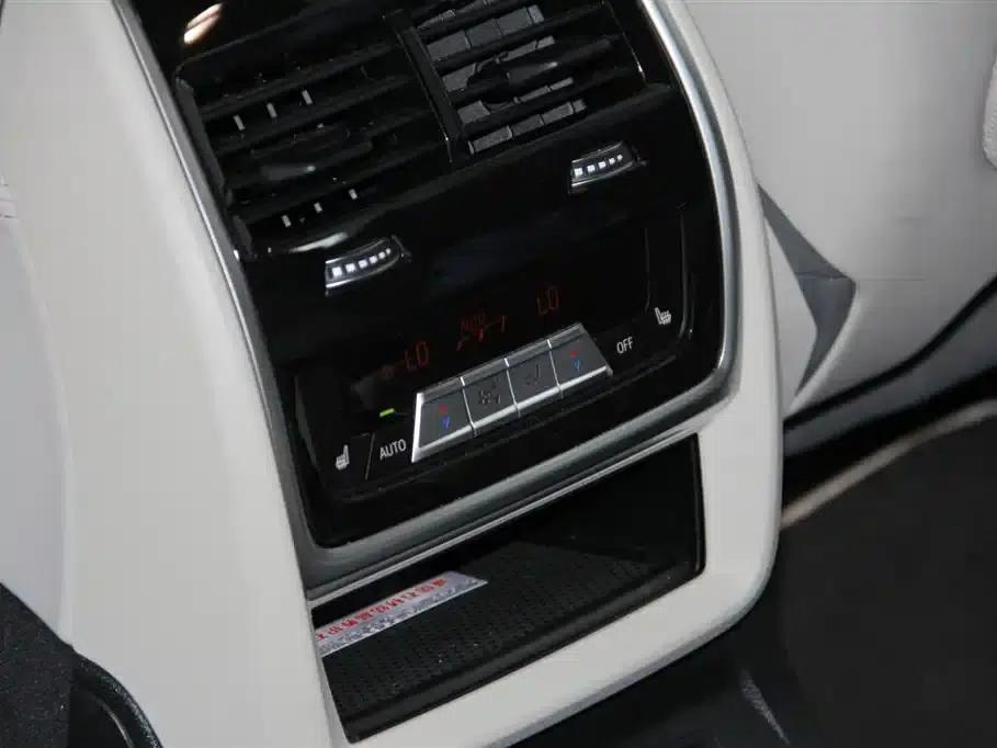 2023 BMW X7 M60i xDrive M60i — миниатюра 27