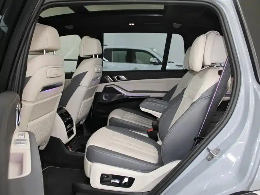 2023 BMW X7 M60i xDrive M60i — миниатюра 8