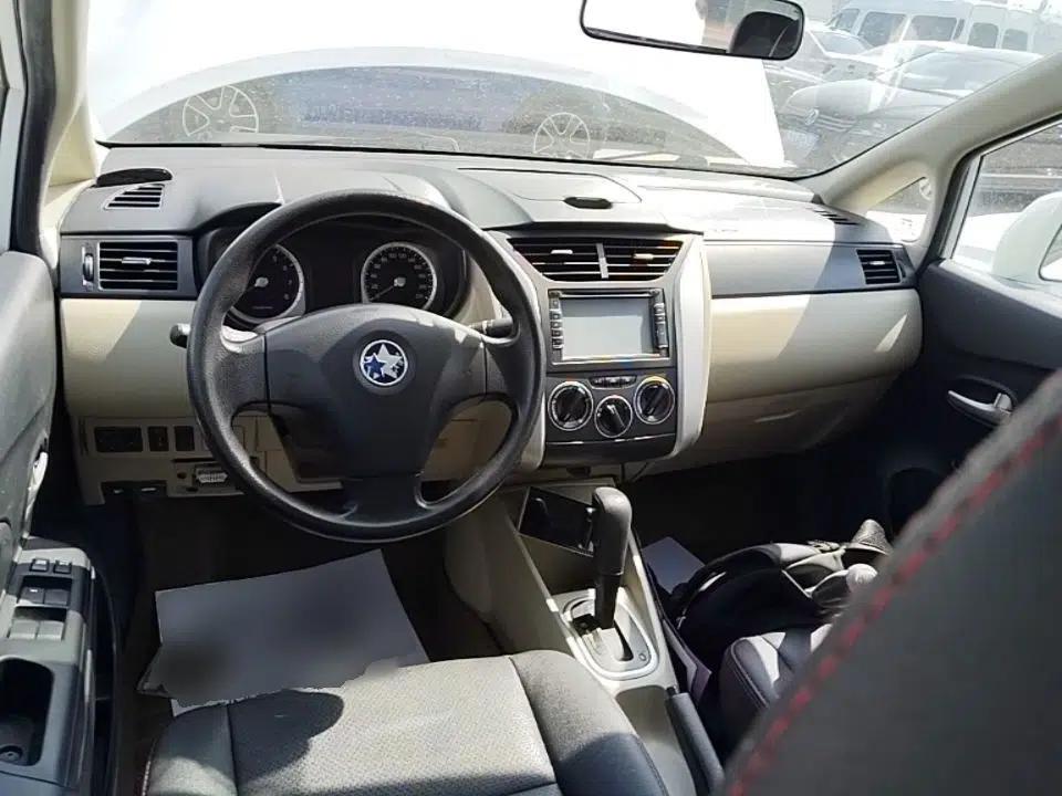 Venucia R50 2014 1.6L Automatic Splendid Edition — миниатюра 13
