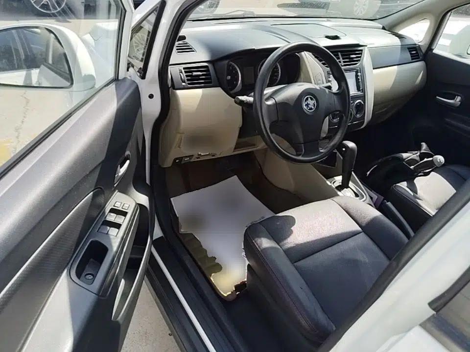 Venucia R50 2014 1.6L Automatic Splendid Edition — миниатюра 19
