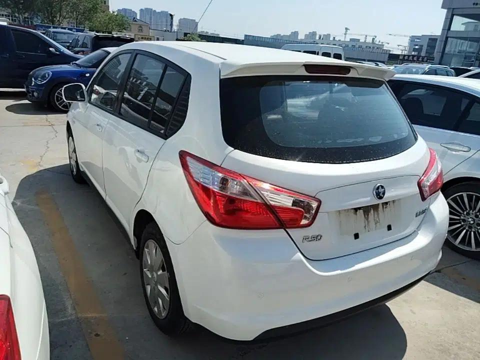 Venucia R50 2014 1.6L Automatic Splendid Edition — миниатюра 4