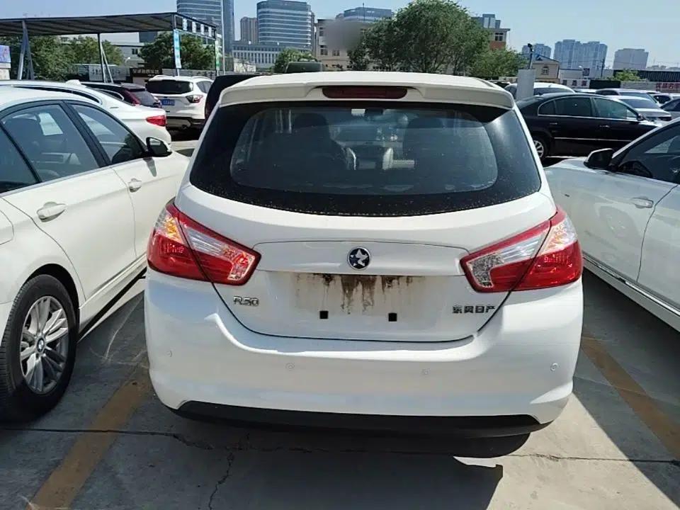 Venucia R50 2014 1.6L Automatic Splendid Edition — миниатюра 5