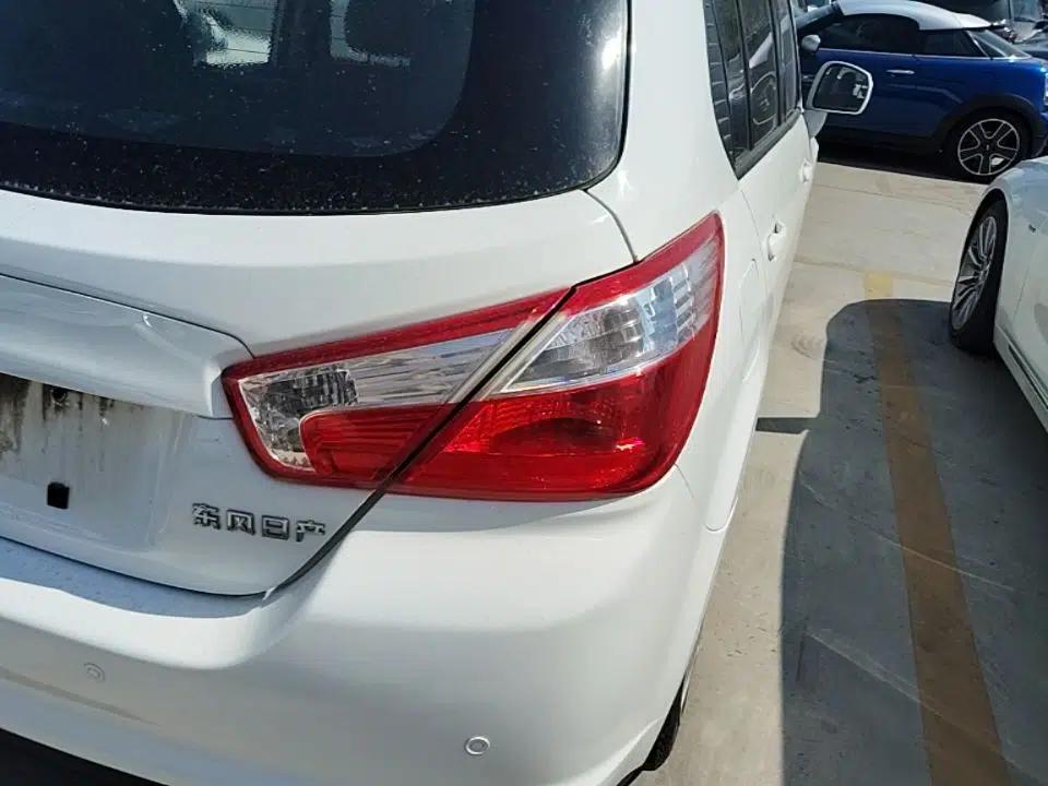 Venucia R50 2014 1.6L Automatic Splendid Edition — миниатюра 7