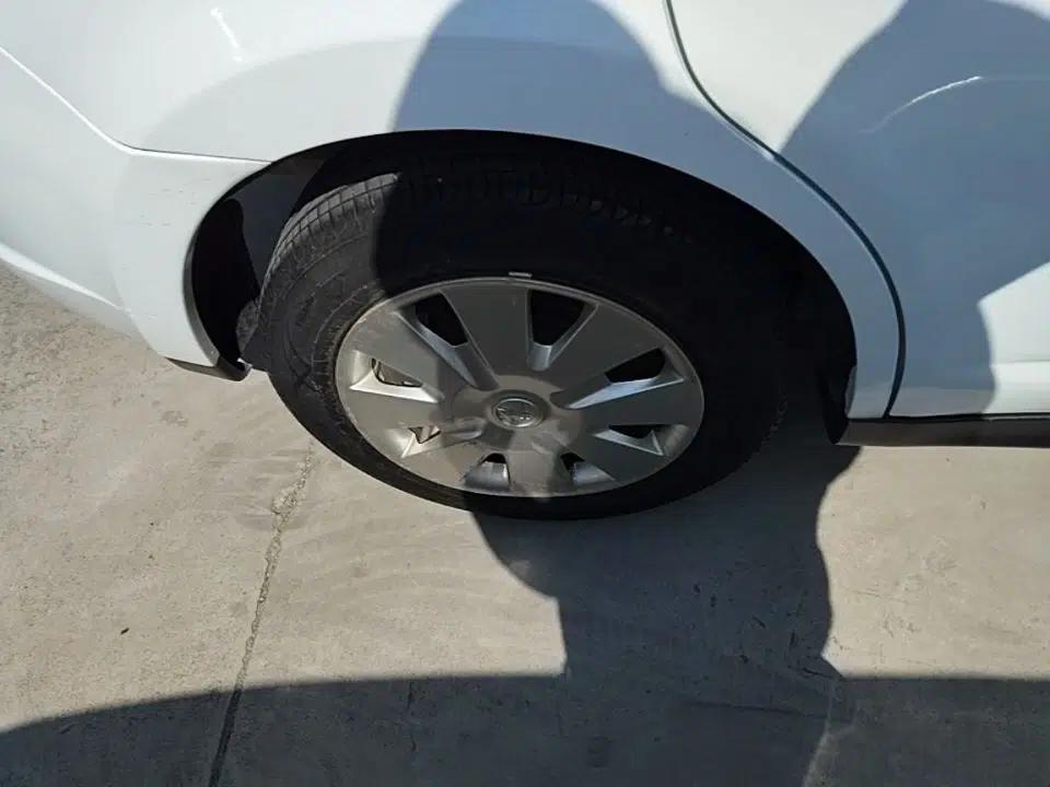 Venucia R50 2014 1.6L Automatic Splendid Edition — миниатюра 10
