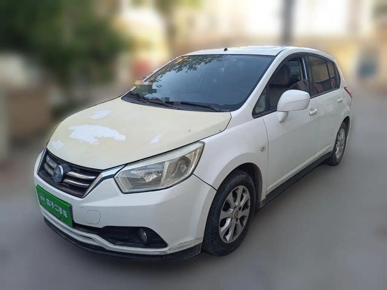 Venucia R50 2015 1.6L Automatic Luxury Edition — миниатюра 1