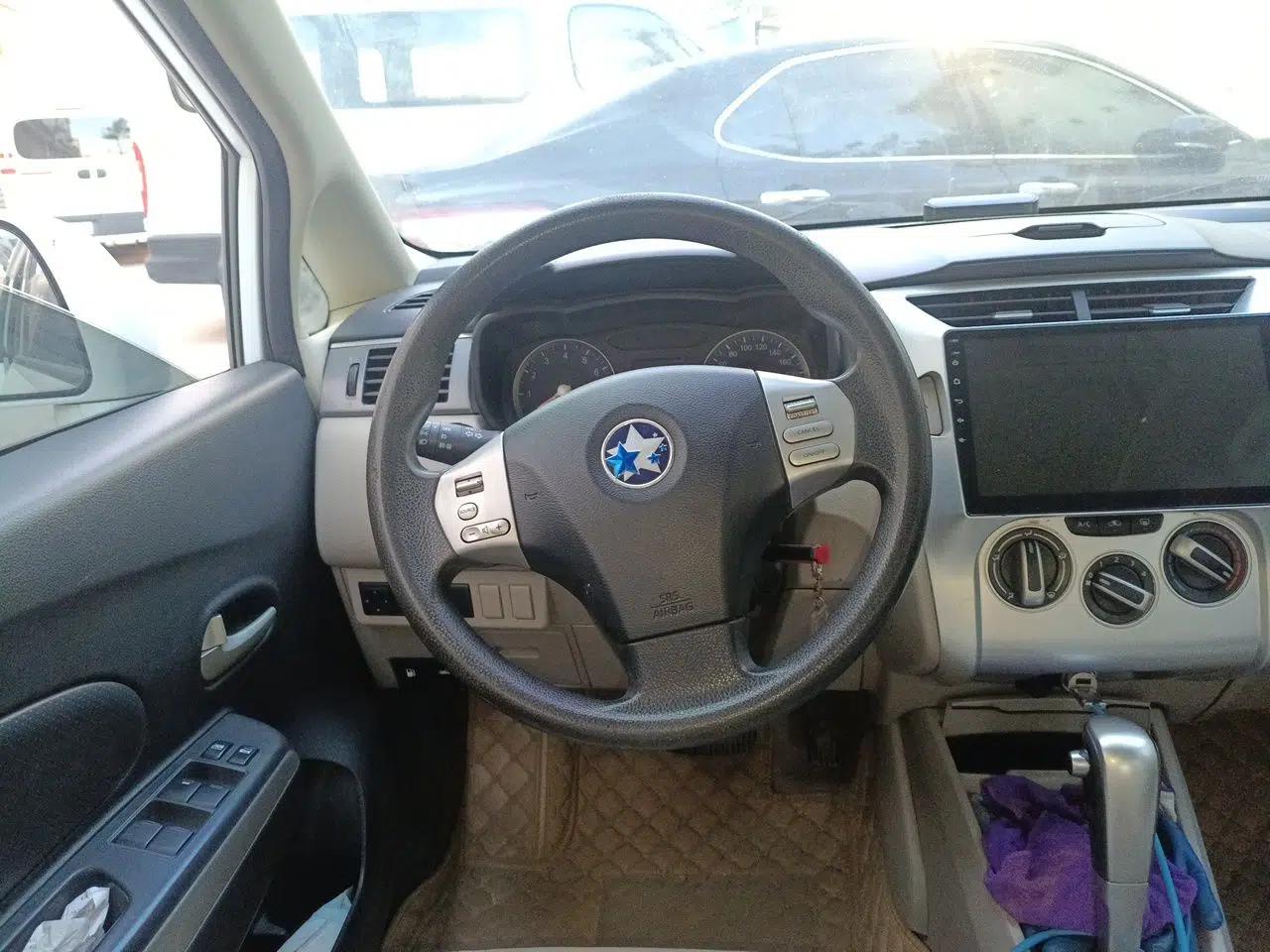 Venucia R50 2015 1.6L Automatic Luxury Edition — миниатюра 11