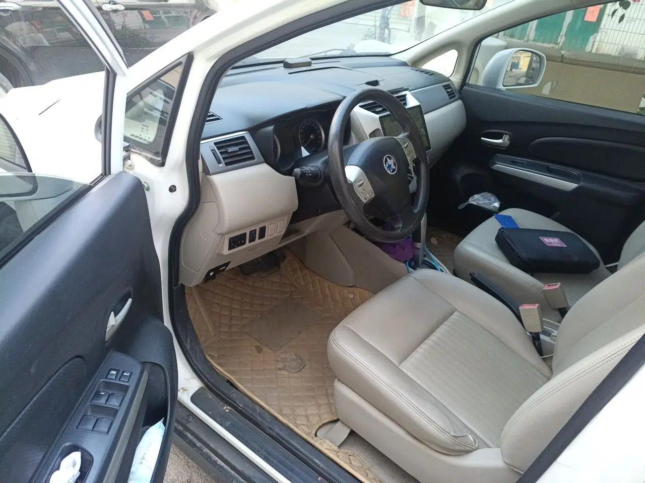 Venucia R50 2015 1.6L Automatic Luxury Edition — миниатюра 17