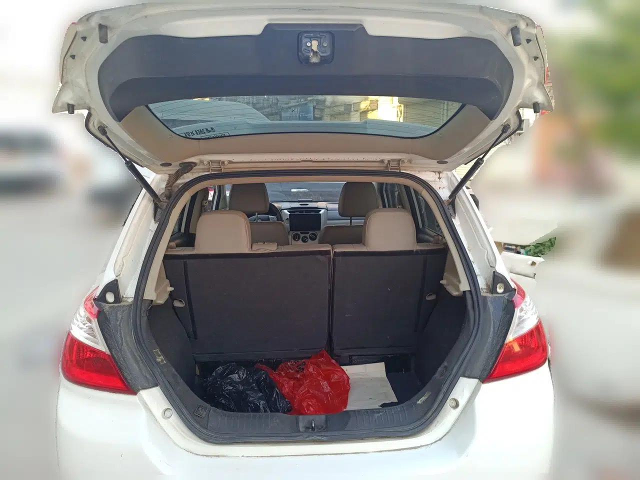 Venucia R50 2015 1.6L Automatic Luxury Edition — миниатюра 20