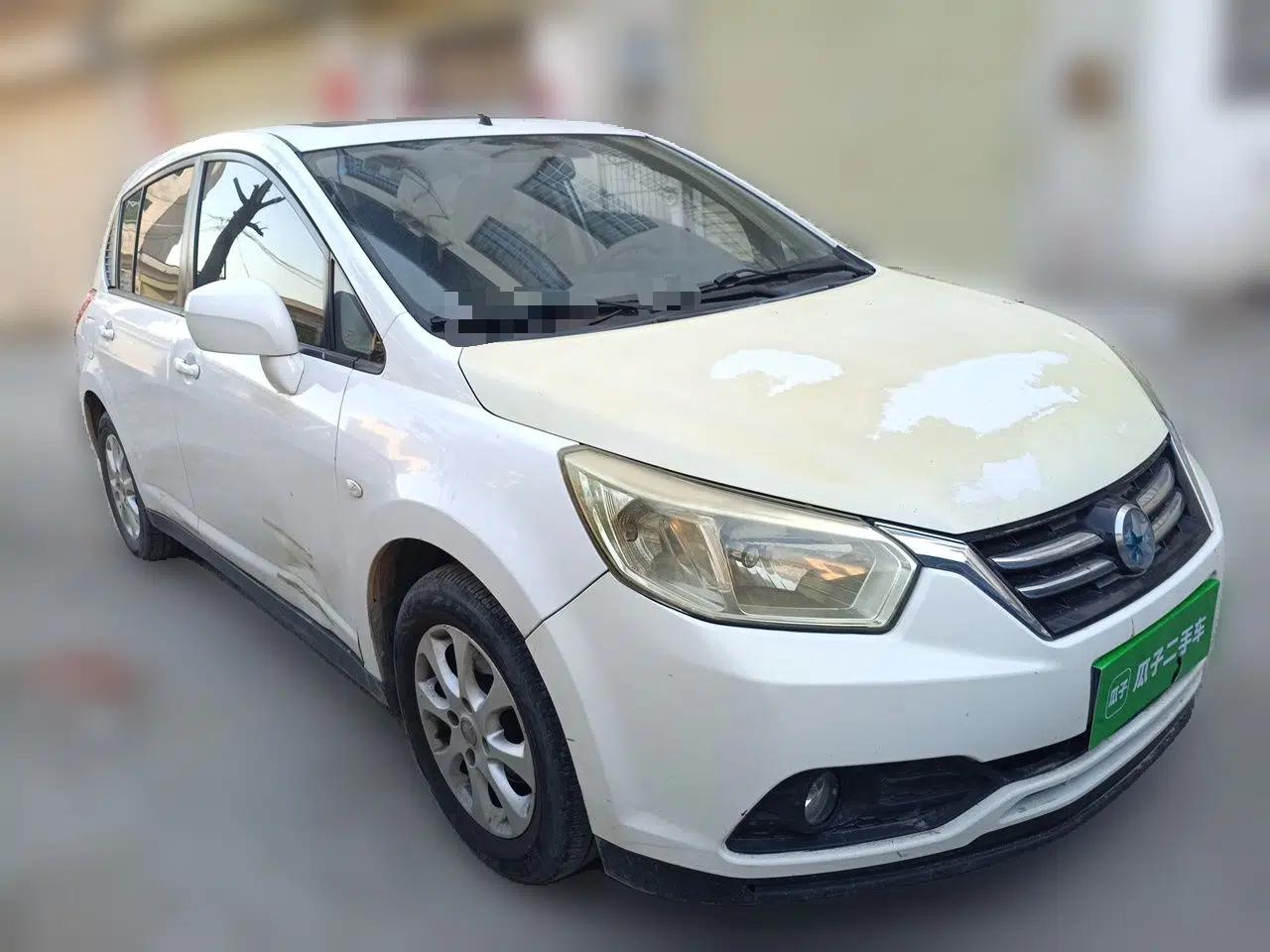 Venucia R50 2015 1.6L Automatic Luxury Edition — миниатюра 3