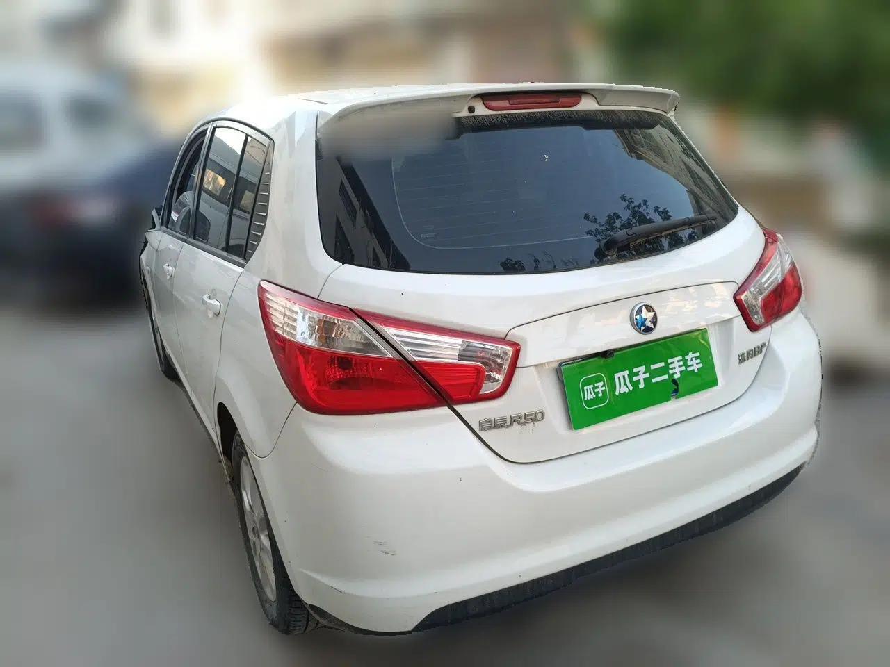 Venucia R50 2015 1.6L Automatic Luxury Edition — миниатюра 4
