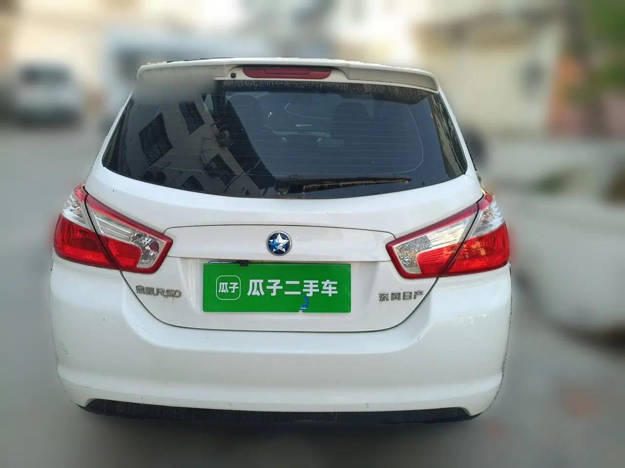 Venucia R50 2015 1.6L Automatic Luxury Edition — миниатюра 5