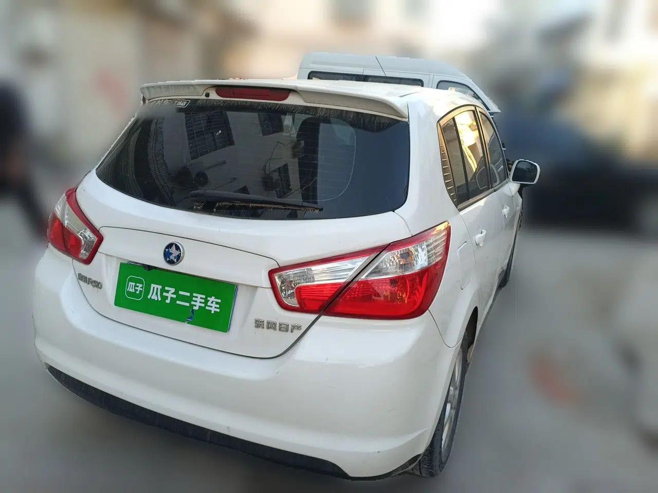 Venucia R50 2015 1.6L Automatic Luxury Edition — миниатюра 6