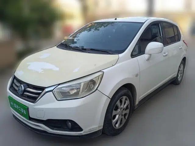 Venucia R50 2015 1.6L Automatic Luxury Edition