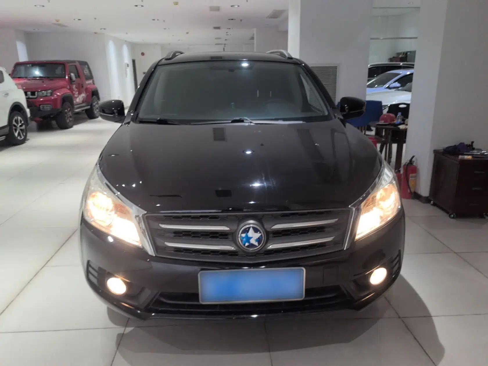 Venucia T70 2015 2.0L CVT Smart Choice Edition — миниатюра 2