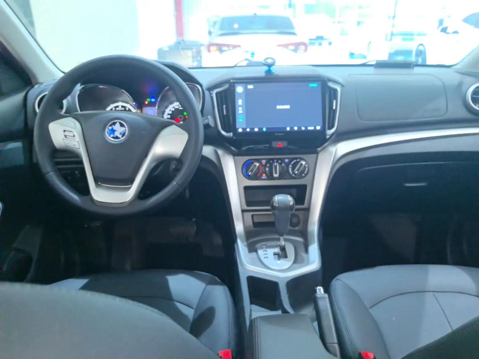 Venucia T70 2015 2.0L CVT Smart Choice Edition — миниатюра 12