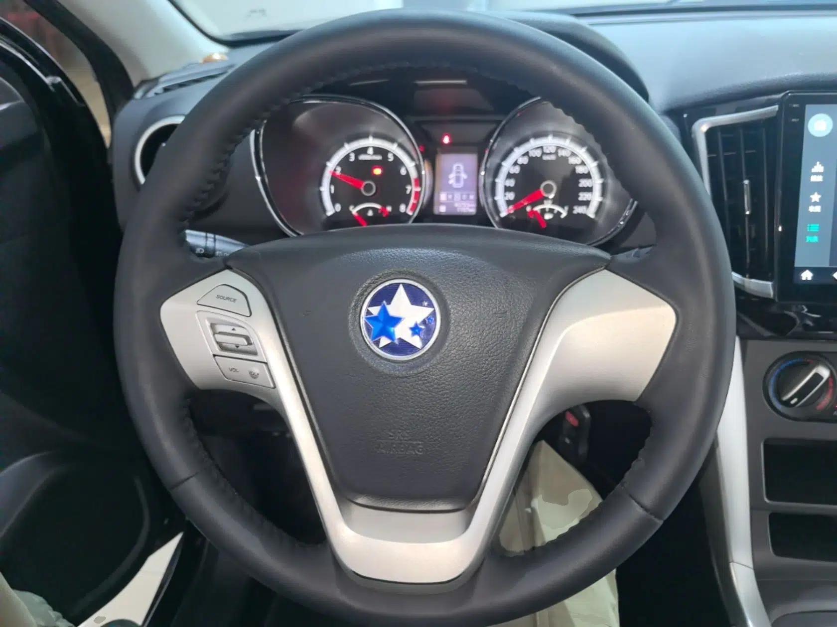 Venucia T70 2015 2.0L CVT Smart Choice Edition — миниатюра 13