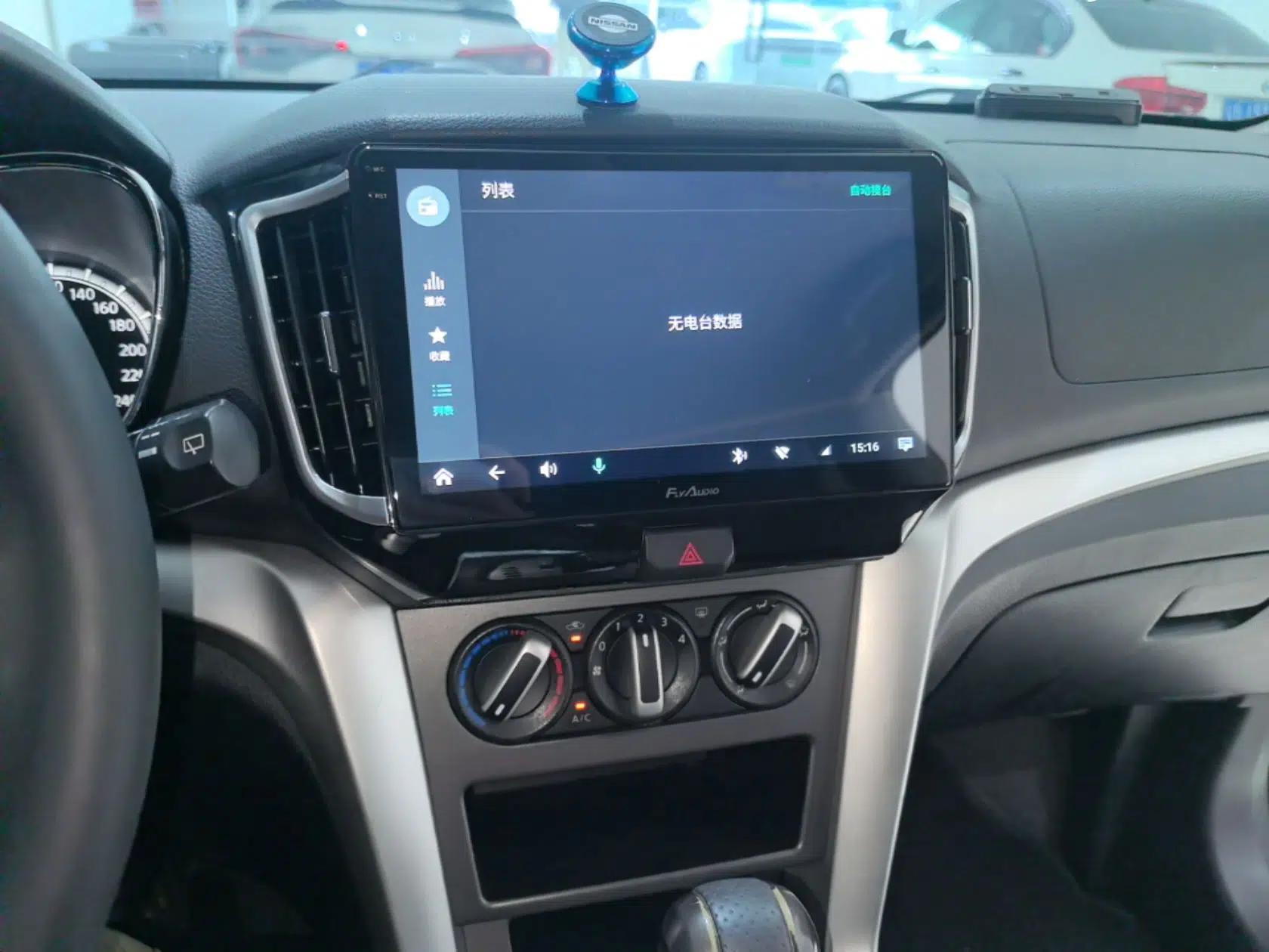 Venucia T70 2015 2.0L CVT Smart Choice Edition — миниатюра 15