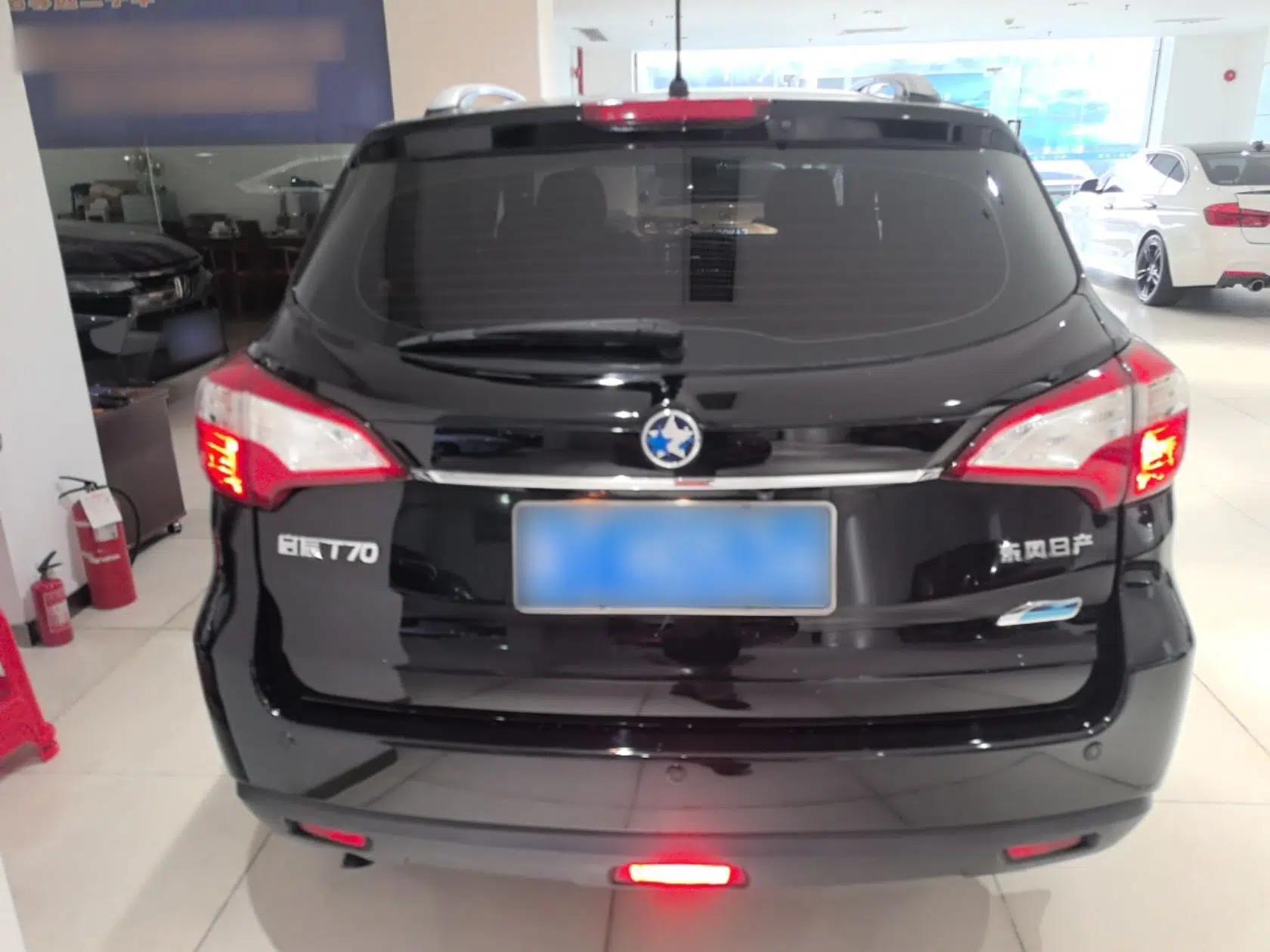 Venucia T70 2015 2.0L CVT Smart Choice Edition — миниатюра 3