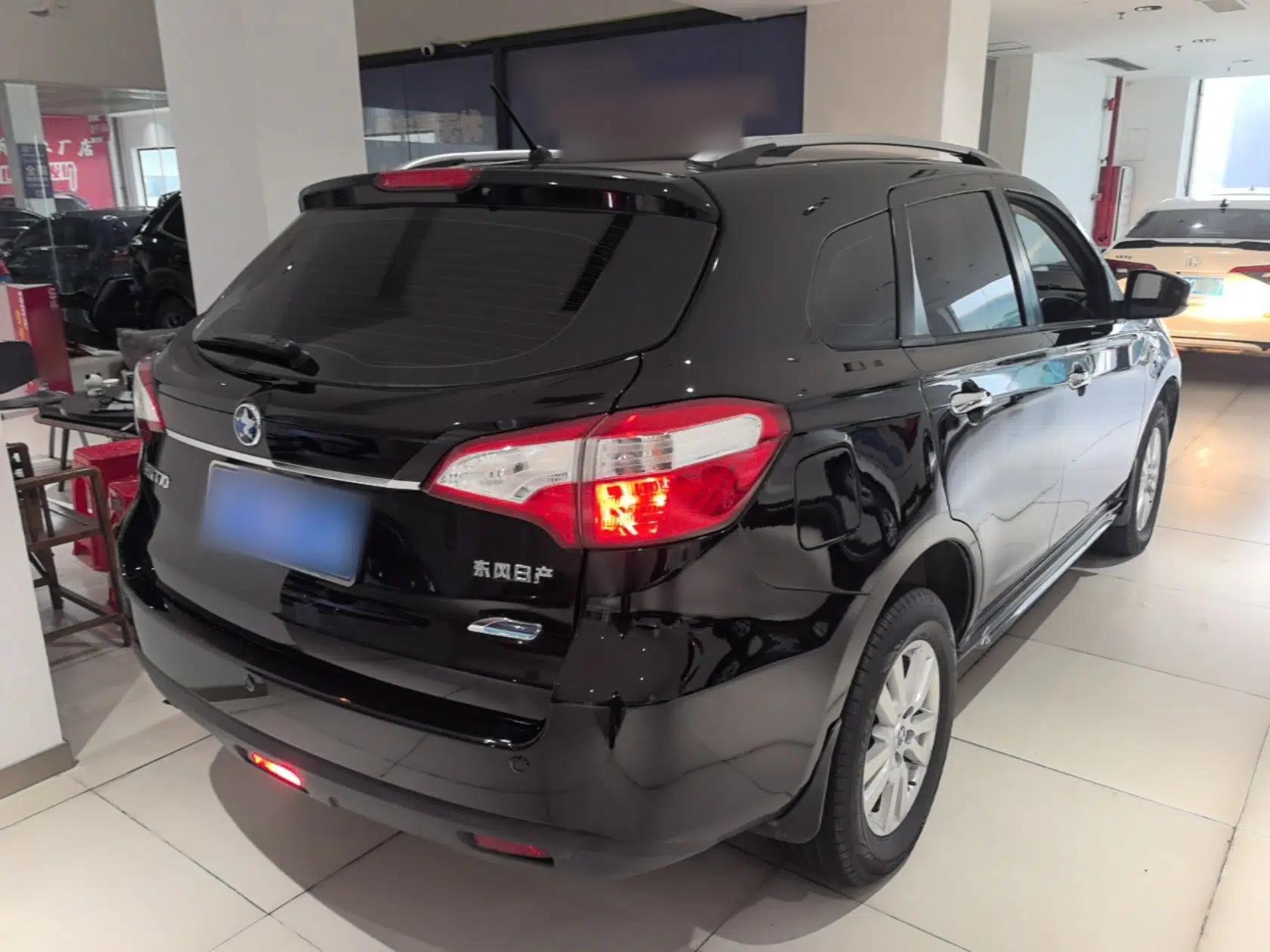 Venucia T70 2015 2.0L CVT Smart Choice Edition — миниатюра 4