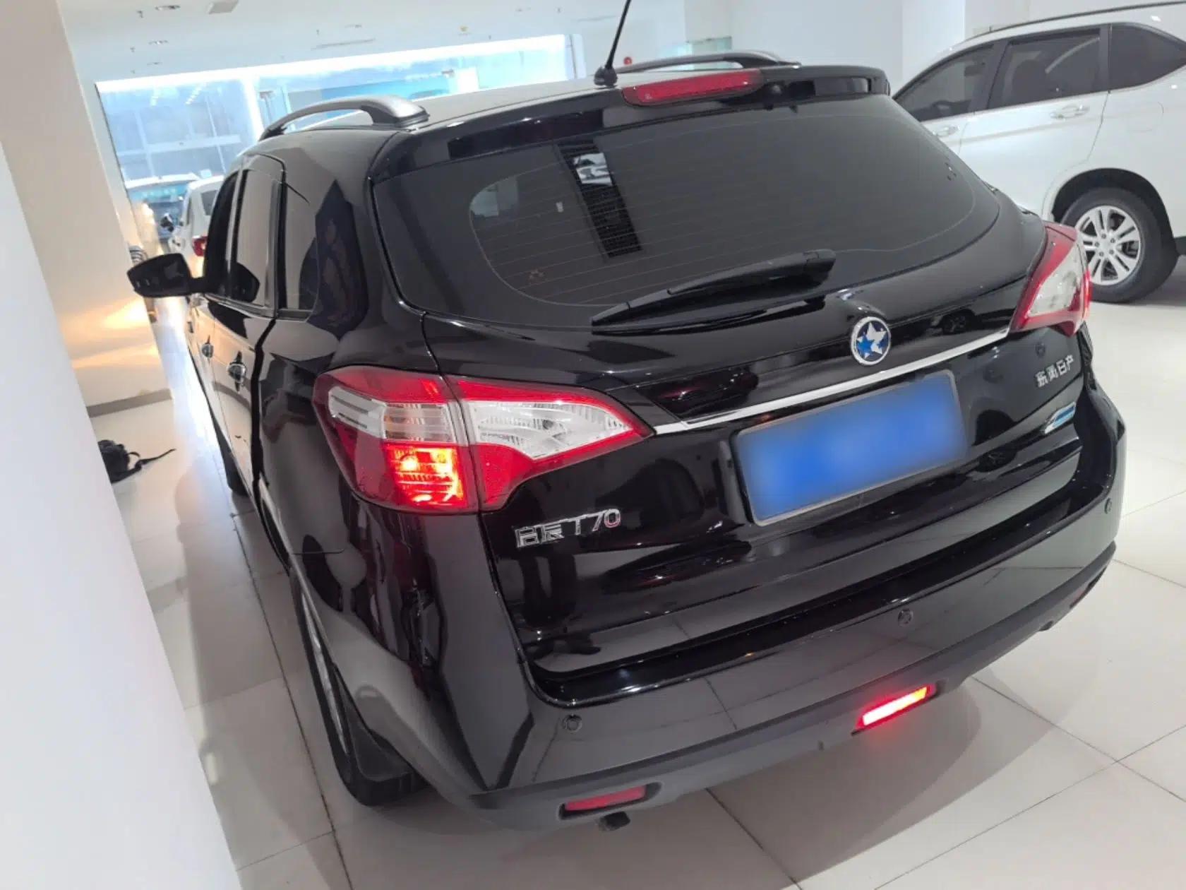 Venucia T70 2015 2.0L CVT Smart Choice Edition — миниатюра 7